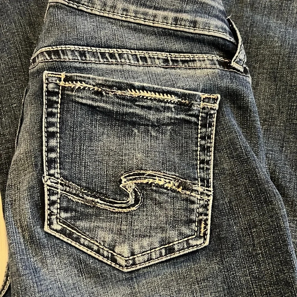 🌻Silver Jeans Co Women’s 27” waist Elyse Capri Cropped Denim - Picture 3 of 8